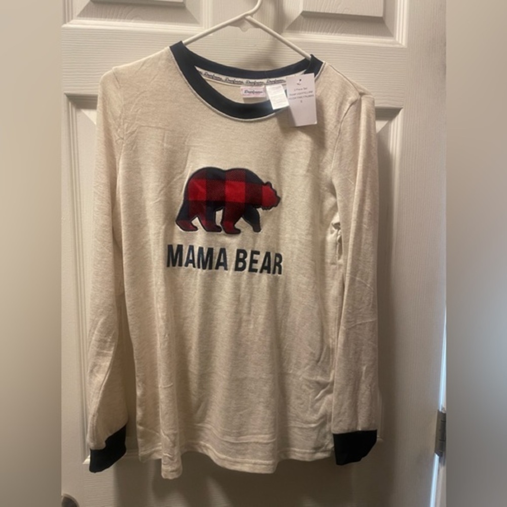 10/$20 🔥 Mama Bear Pajama top